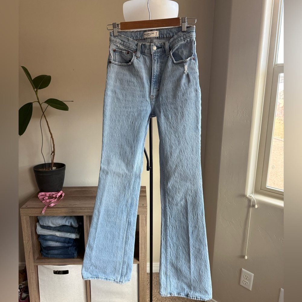 Abercrombie & Fitch Light Wash Boot Cut Jeans Classic Style